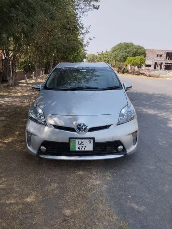 toyota-prius-big-0