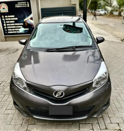 toyota-vitz-f-10-big-0