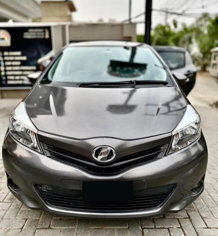 toyota-vitz-f-10-big-1