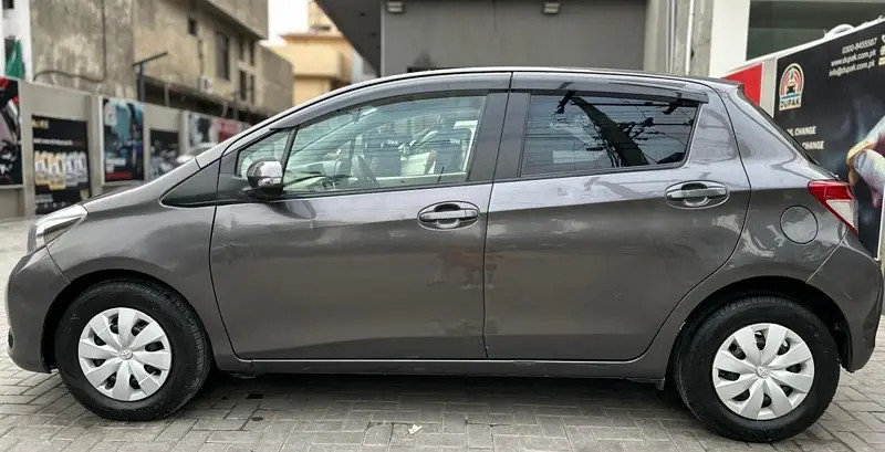 toyota-vitz-f-10-big-2