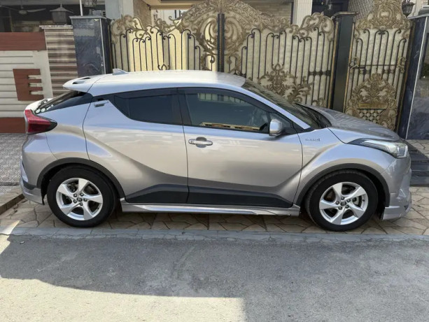 toyota-c-hr-20192024-big-3
