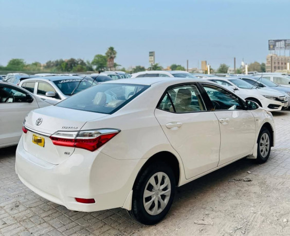 toyota-corolla-altis-x-manual-16-big-5