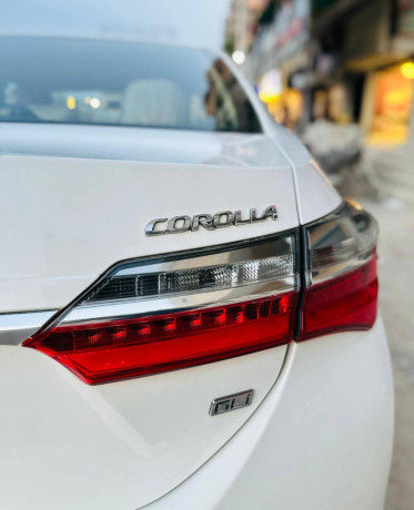 toyota-corolla-altis-x-manual-16-big-7
