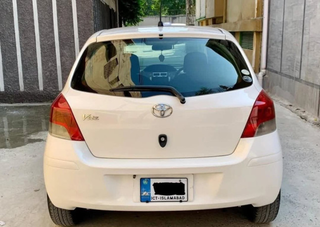 toyota-vitz-10f-safety-edition-iii-big-6