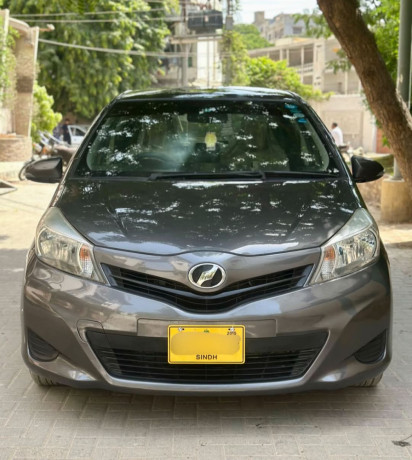 toyota-vitz-f-10-big-0