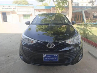 toyota-yaris-15-ativ-x-2020