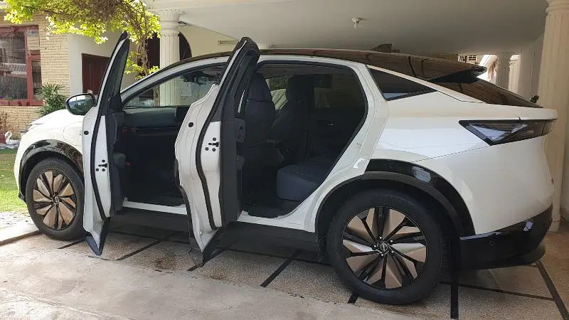 nissan-ariya-b6-limited-2022-big-12