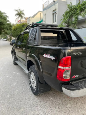 toyota-hilux-vigo-g-28-big-1