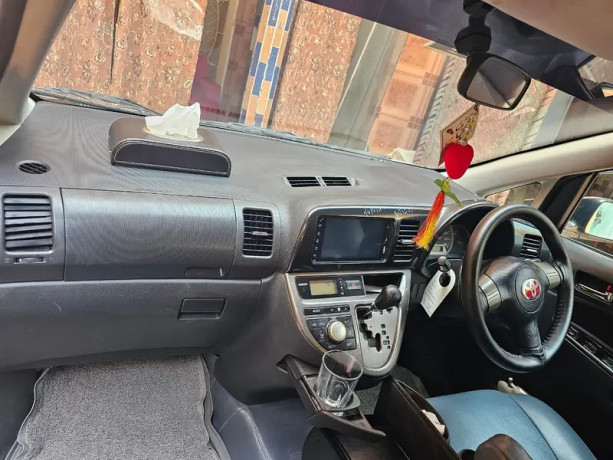 toyota-wish-18x-2006-big-7