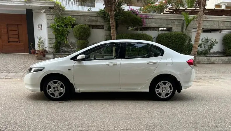 honda-city-13-i-vtec-model-2013-big-11