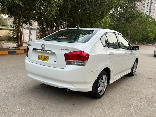 honda-city-13-i-vtec-model-2013-big-13