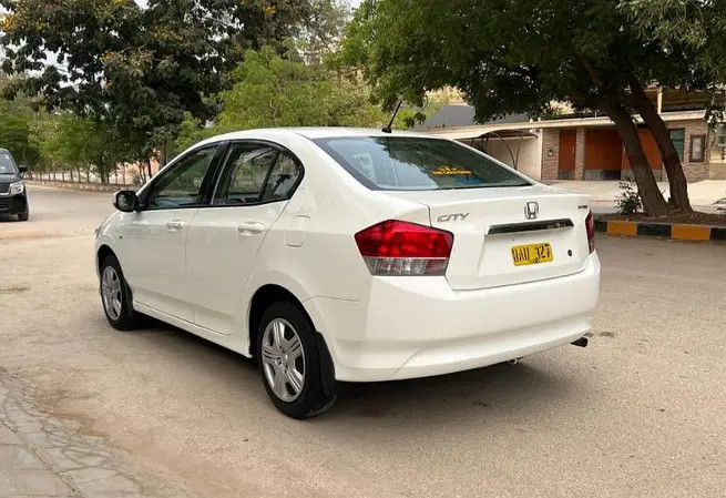honda-city-13-i-vtec-model-2013-big-12