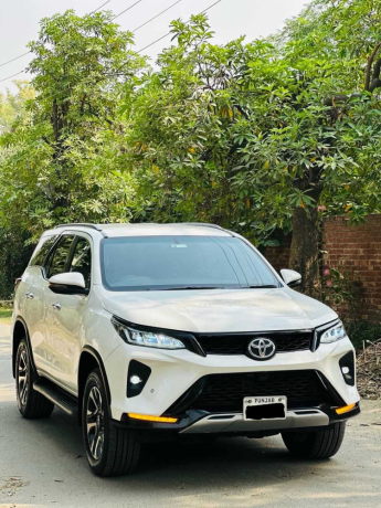 toyota-fortuner-legender-big-0