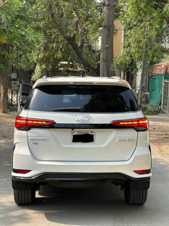 toyota-fortuner-legender-big-3