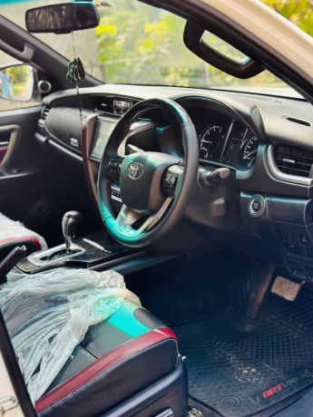 toyota-fortuner-legender-big-7
