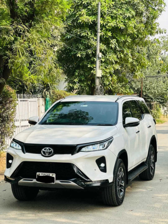 toyota-fortuner-legender-big-1