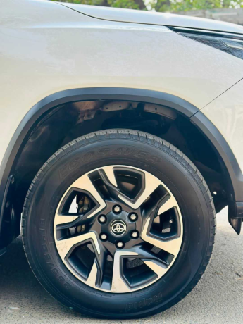 toyota-fortuner-legender-big-6