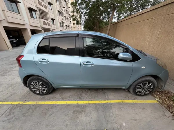 vitz-2006-2012-reg-big-9