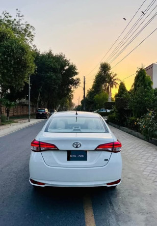 toyota-yaris-sedan-gli-mt-13-big-1
