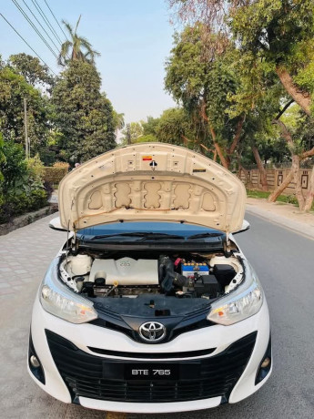 toyota-yaris-sedan-gli-mt-13-big-3
