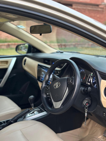 toyota-corolla-altis-16-x-cvt-i-big-5