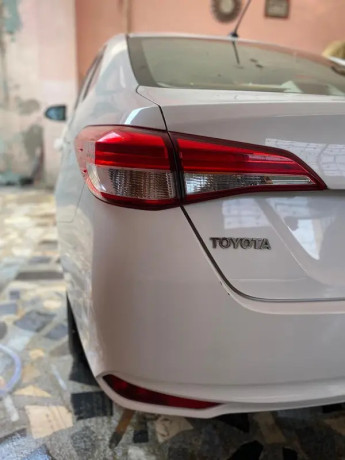 toyota-yaris-sedan-gli-mt-13-big-2