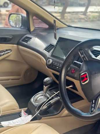 honda-civic-vti-oriel-prosmatec-2009-geniune-big-3