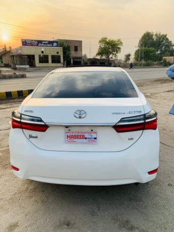 toyota-corolla-altis-x-cvt-i-18-big-4