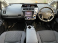 toyota-prius-alpha-2018-small-10