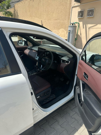 toyota-corolla-cross-18-hev-big-1