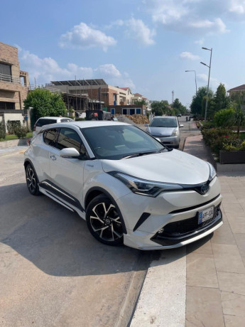 toyota-c-hr-g-big-0