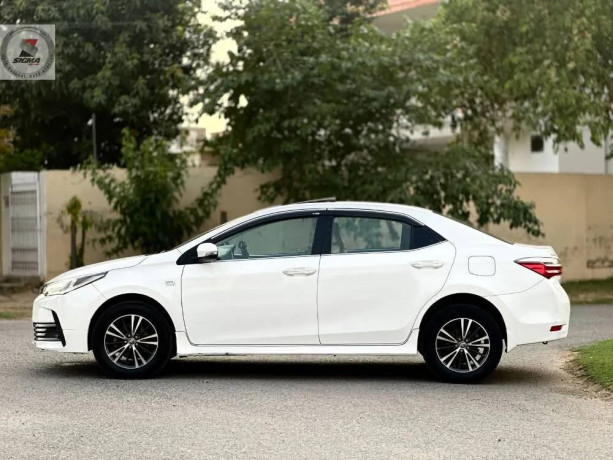 toyota-corolla-altis-x-cvt-i-18-big-4