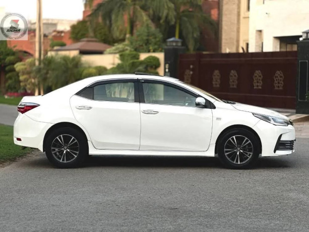 toyota-corolla-altis-x-cvt-i-18-big-2