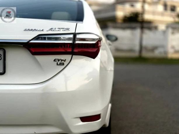 toyota-corolla-altis-x-cvt-i-18-big-5