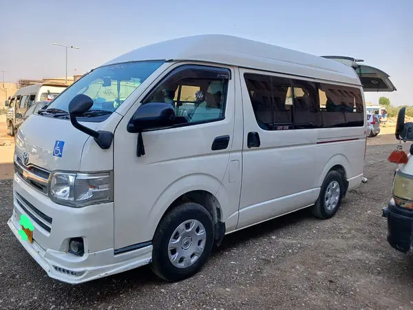 toyota-hiace-20092015-big-1