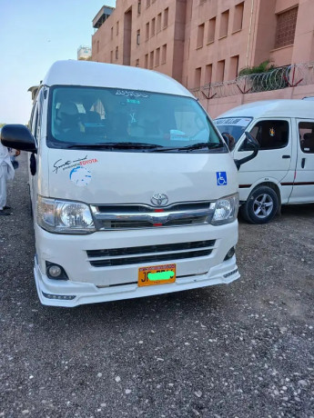 toyota-hiace-20092015-big-0