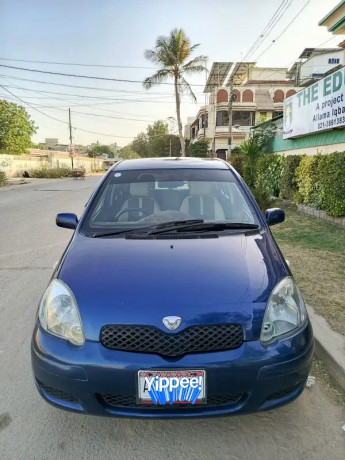 toyota-vitz-2003-big-10