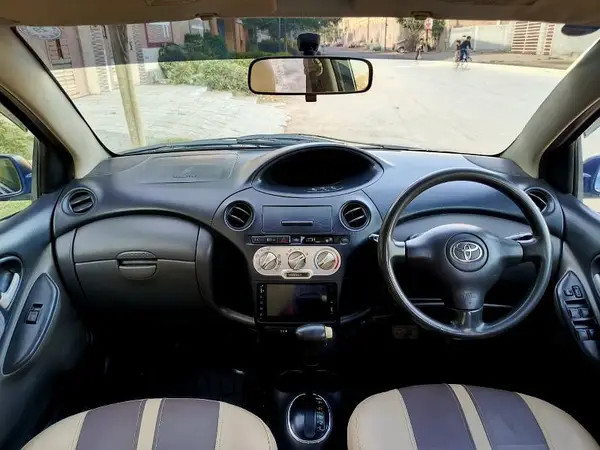 toyota-vitz-2003-big-6