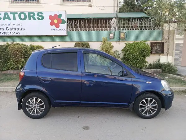 toyota-vitz-2003-big-9