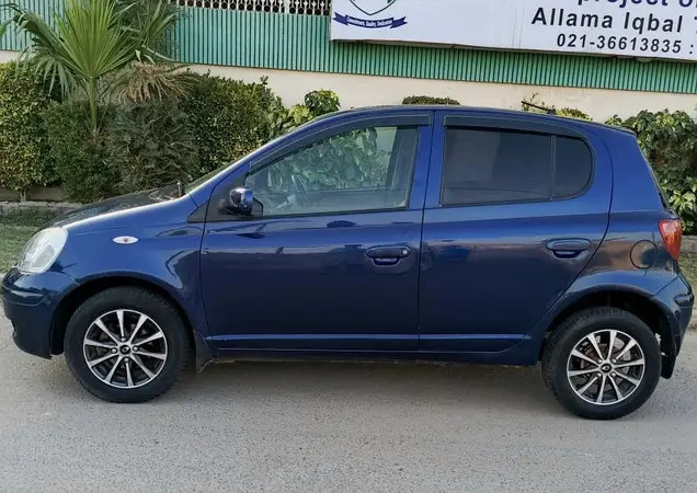 toyota-vitz-2003-big-8