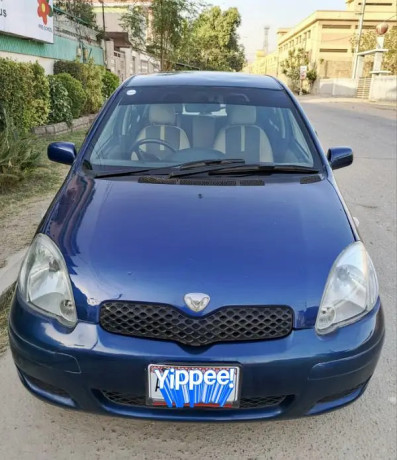 toyota-vitz-2003-big-0