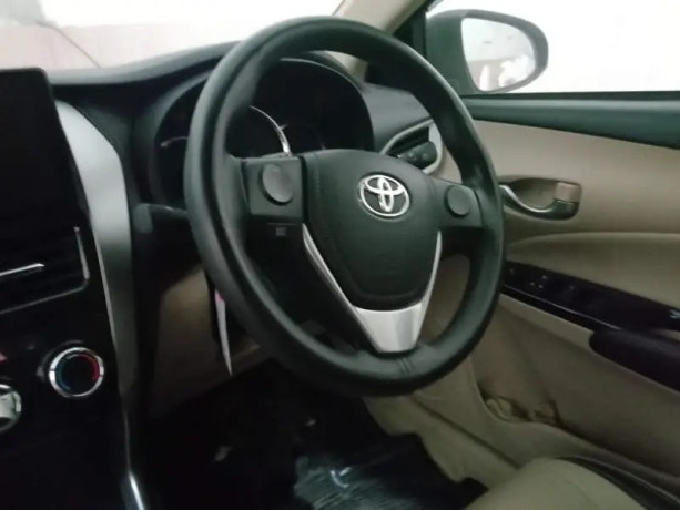 toyota-yaris-13-cvti-ativ-big-4