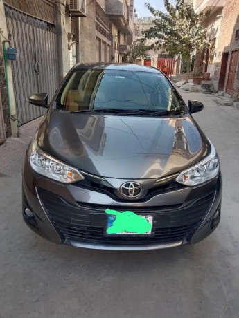 toyota-yaris-13-cvti-ativ-big-0