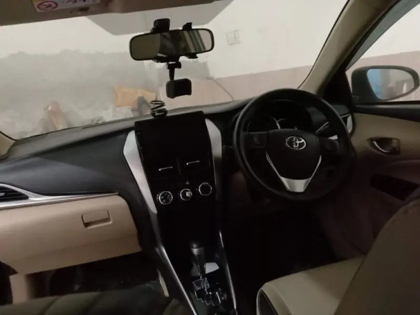 toyota-yaris-13-cvti-ativ-big-6