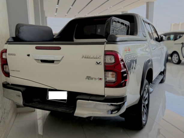 toyota-hilux-revo-g-automatic-28-big-2