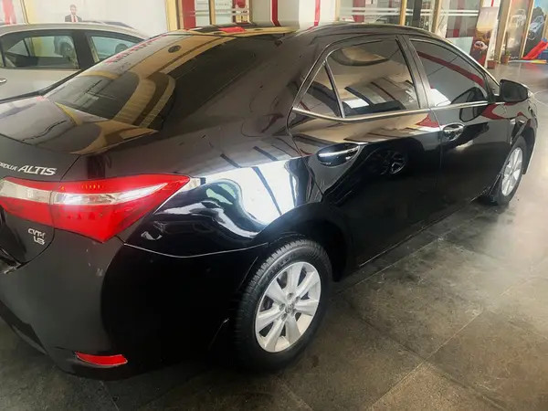 toyota-corolla-altis-grande-cvt-2017-big-5