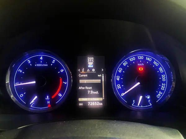 toyota-corolla-altis-grande-cvt-2017-big-4