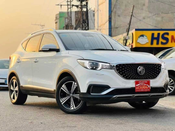 mg-zs-ev-mce-essence-big-0