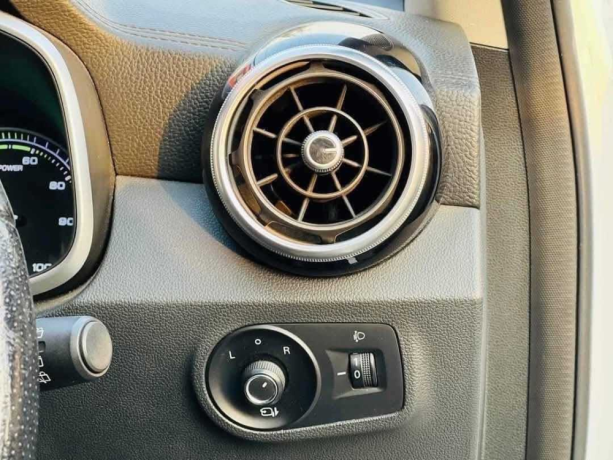 mg-zs-ev-mce-essence-big-8