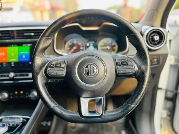 mg-zs-ev-mce-essence-big-7